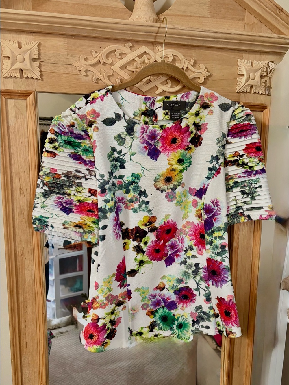 Gracia White Floral Blouse with Pleated Sleeves- Pristine - M